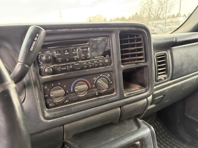 Image of Chevrolet 2500HD equipment image 4