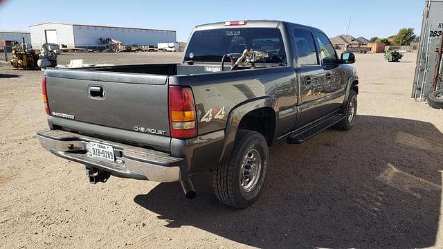 Image of Chevrolet 2500 equipment image 3