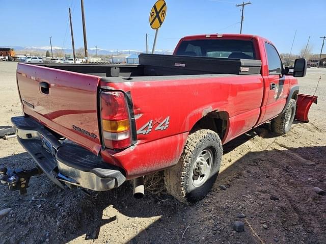 Image of Chevrolet 2500 equipment image 3
