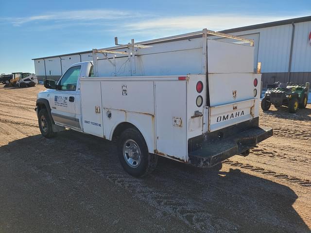 Image of Chevrolet 2500 equipment image 3