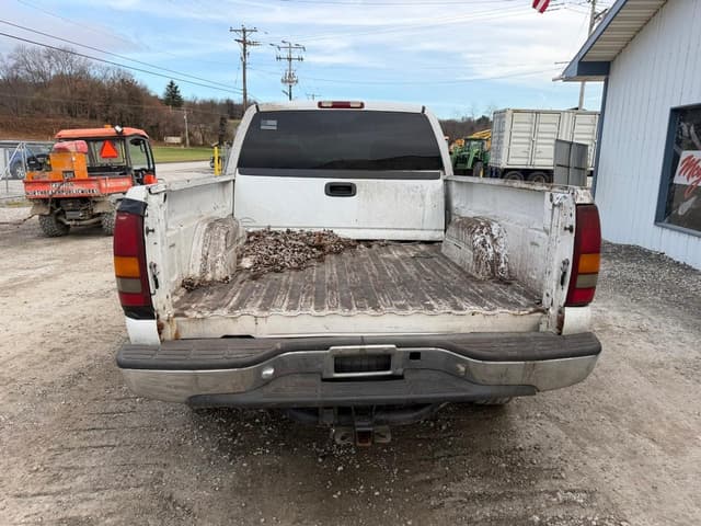 Image of Chevrolet 2500 equipment image 3