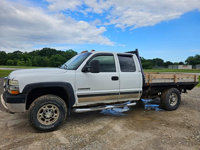 Image of Chevrolet 2500 equipment image 3