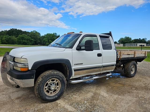Image of Chevrolet 2500 equipment image 2