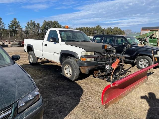 Image of Chevrolet 2500 equipment image 2