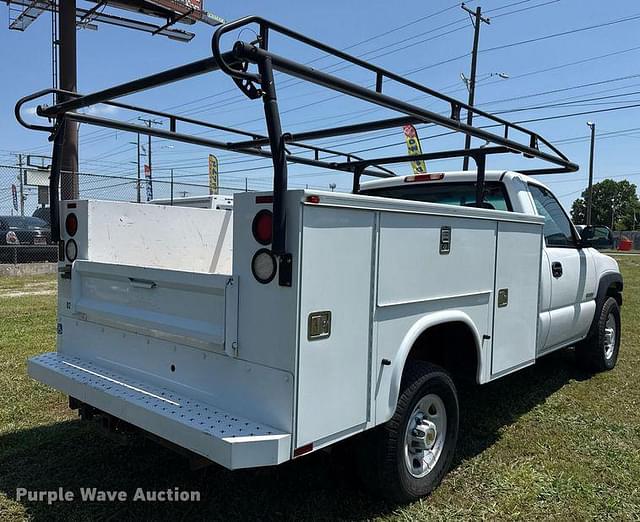 Image of Chevrolet 2500 equipment image 4
