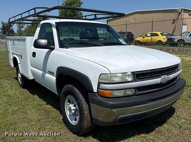 Image of Chevrolet 2500 equipment image 2