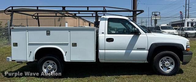 Image of Chevrolet 2500 equipment image 3