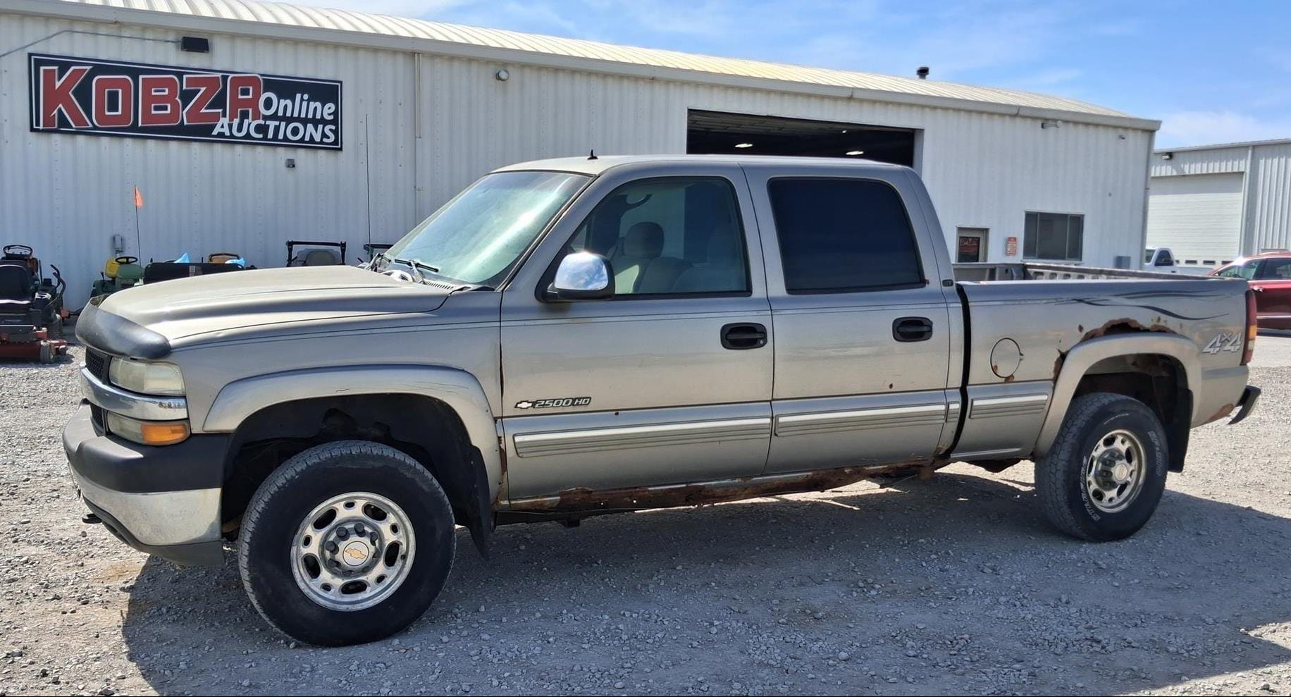 2002 Chevrolet 2500HD Equipment Image0