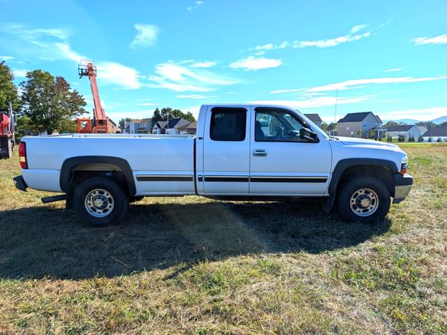 Image of Chevrolet 2500HD equipment image 3