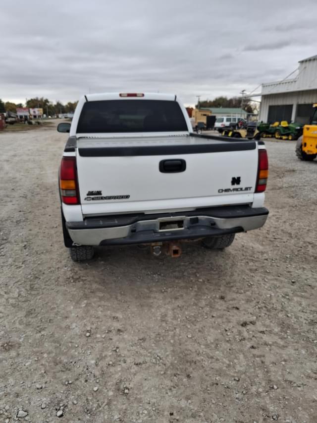 Image of Chevrolet 2500HD equipment image 1