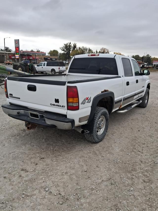 Image of Chevrolet 2500HD equipment image 2