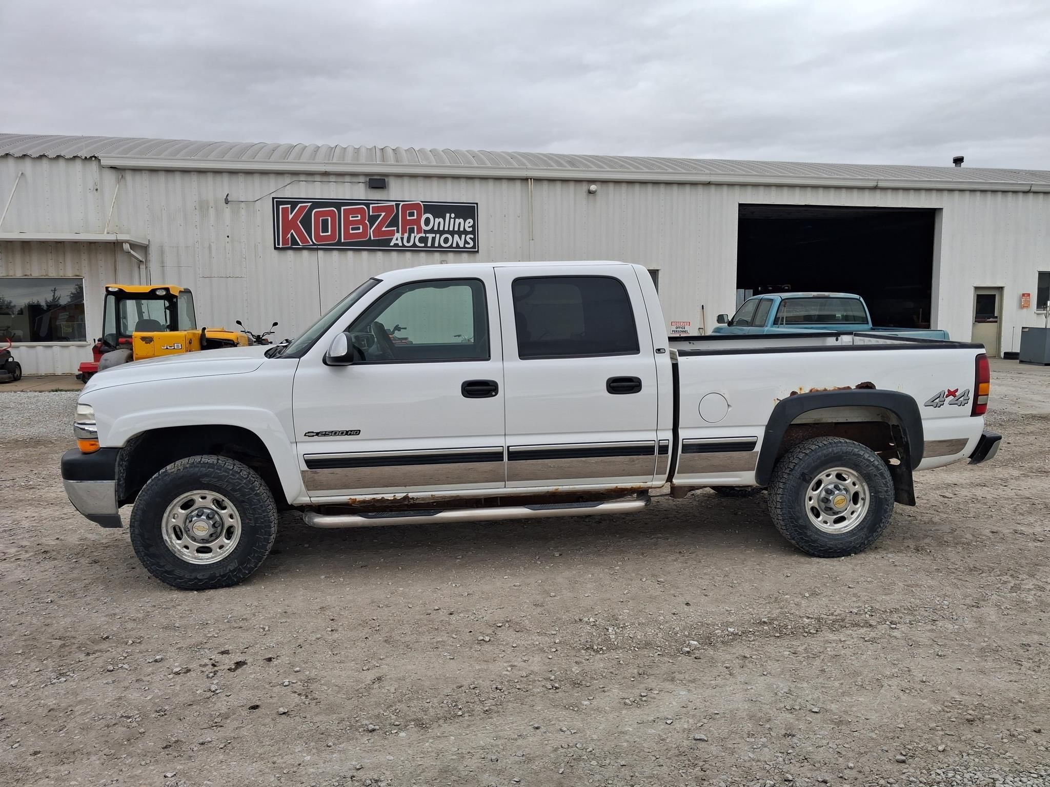 2002 Chevrolet 2500HD Equipment Image0