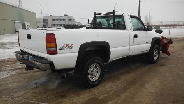 Image of Chevrolet 2500HD equipment image 2