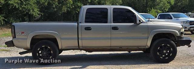 Image of Chevrolet 2500HD equipment image 3