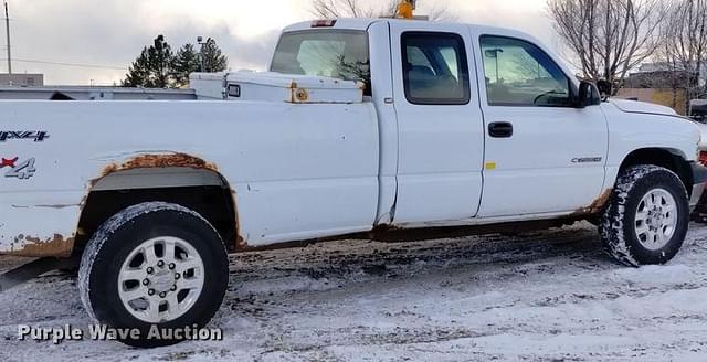 Image of Chevrolet 2500HD equipment image 3