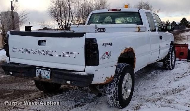 Image of Chevrolet 2500HD equipment image 4