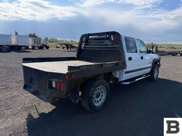 Image of Chevrolet 2500HD equipment image 4