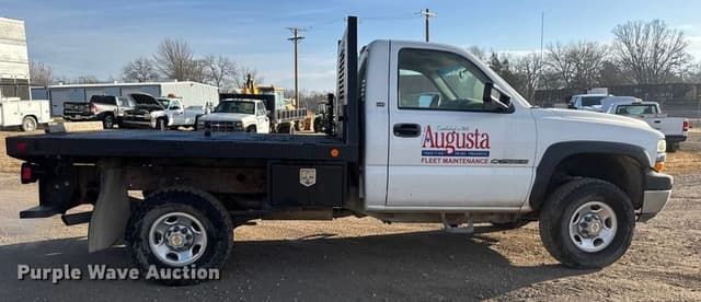 Image of Chevrolet 2500HD equipment image 3