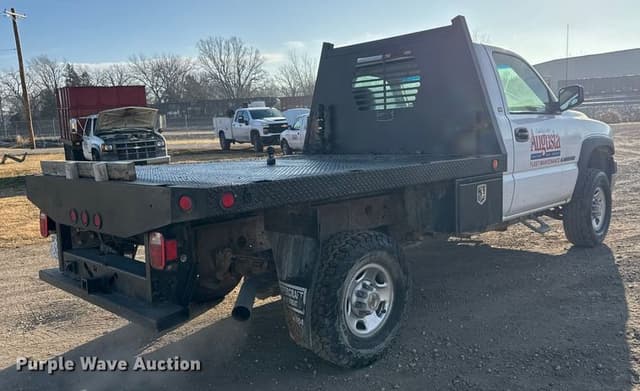 Image of Chevrolet 2500HD equipment image 4