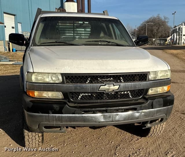 Image of Chevrolet 2500HD equipment image 1