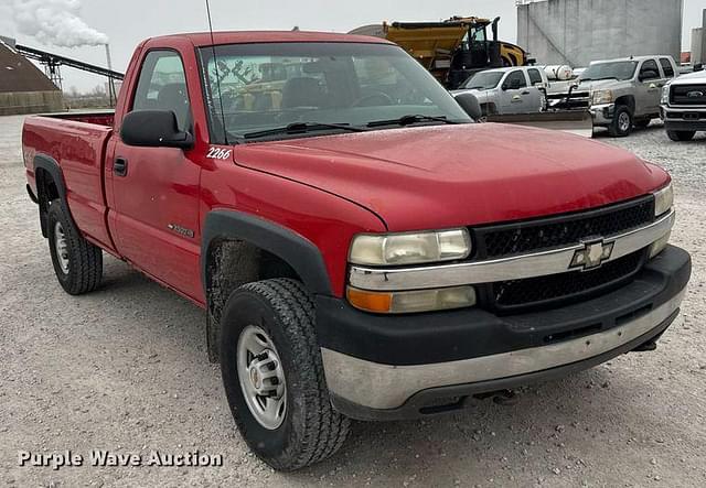 Image of Chevrolet 2500HD equipment image 2