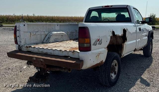 Image of Chevrolet 2500HD equipment image 4
