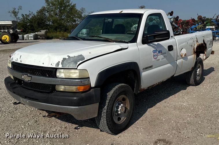 2002 Chevrolet 2500HD Equipment Image0