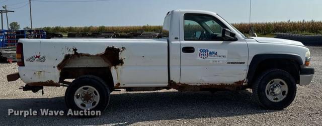 Image of Chevrolet 2500HD equipment image 3