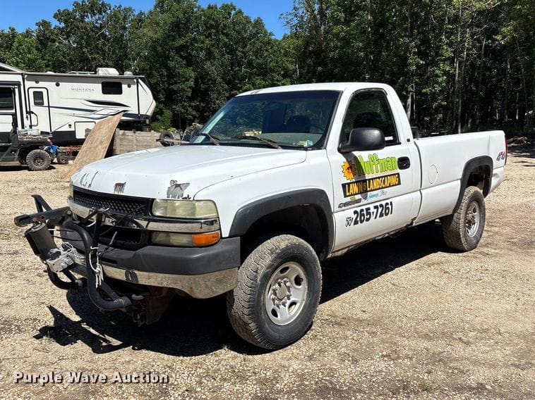 2002 Chevrolet 2500HD Equipment Image0