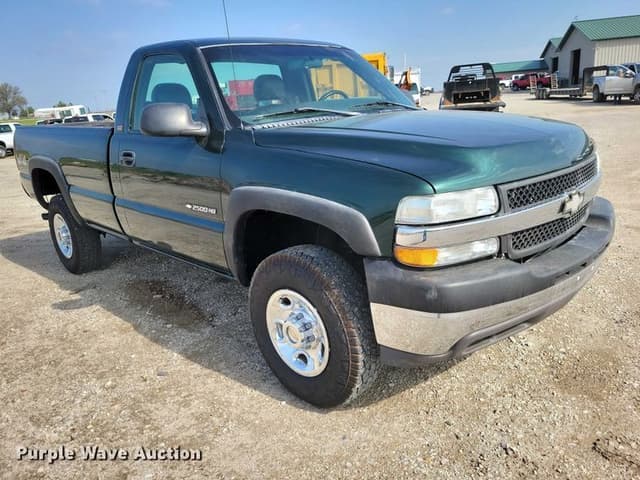 Image of Chevrolet 2500HD equipment image 2