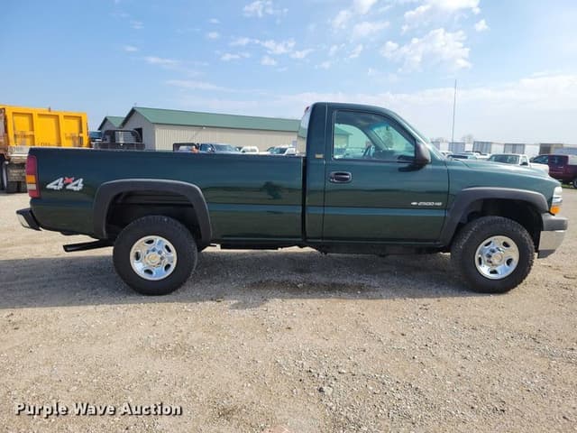 Image of Chevrolet 2500HD equipment image 3