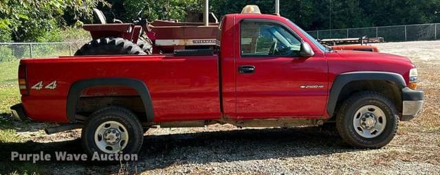 Image of Chevrolet 2500HD equipment image 3