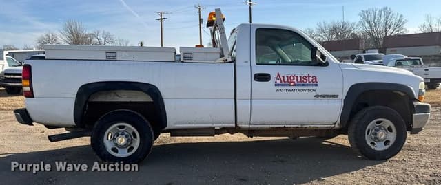 Image of Chevrolet 2500HD equipment image 3