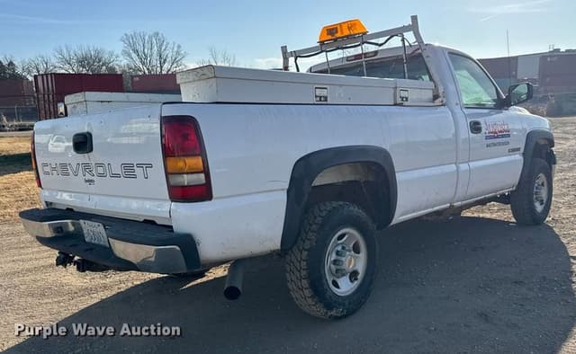 Image of Chevrolet 2500HD equipment image 4