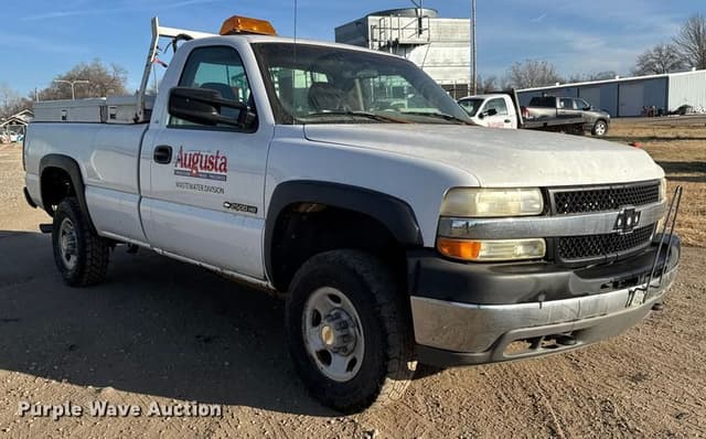Image of Chevrolet 2500HD equipment image 2