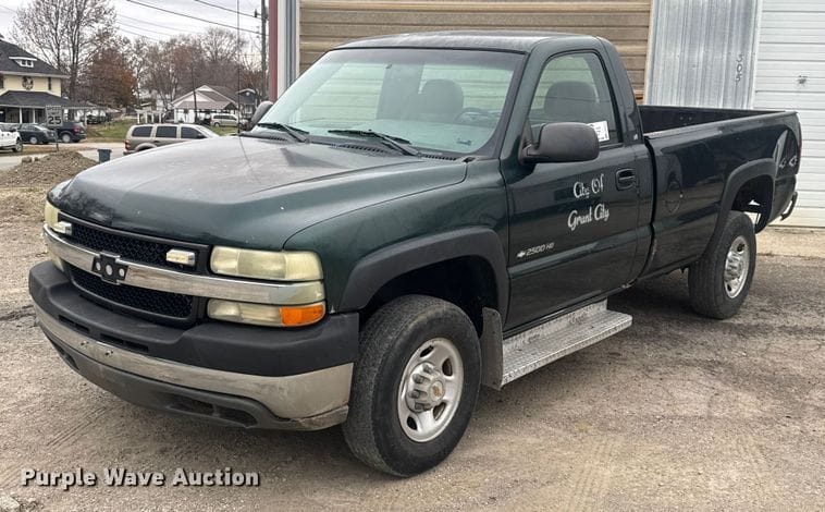 2002 Chevrolet 2500HD Equipment Image0