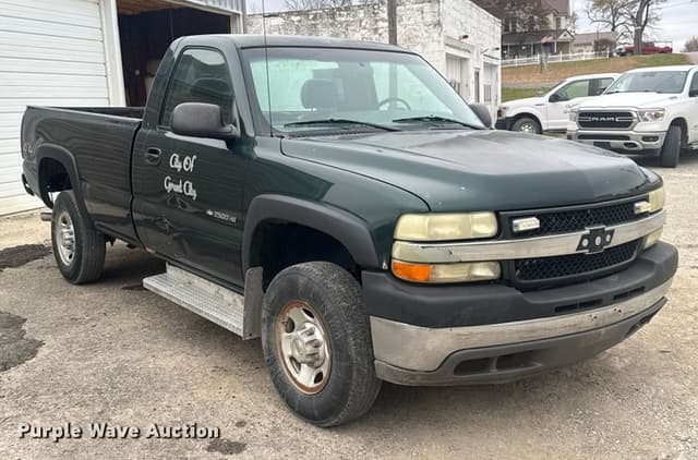 Image of Chevrolet 2500HD equipment image 2