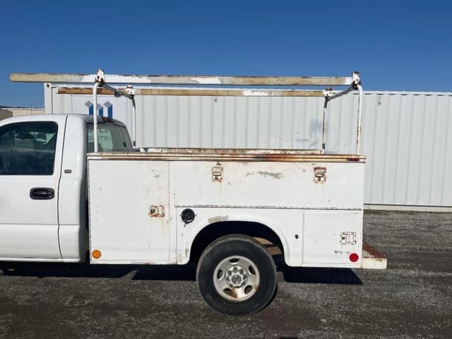 Image of Chevrolet 2500HD equipment image 4