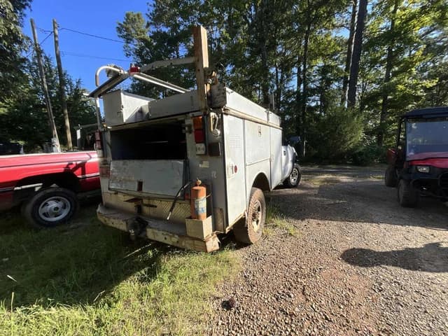 Image of Chevrolet 2500HD equipment image 3