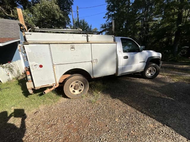 Image of Chevrolet 2500HD equipment image 2