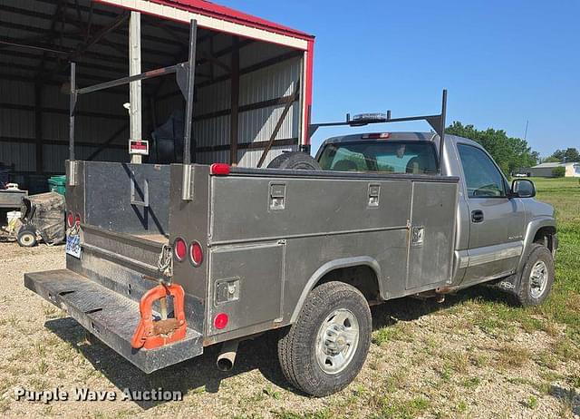 Image of Chevrolet 2500 equipment image 3
