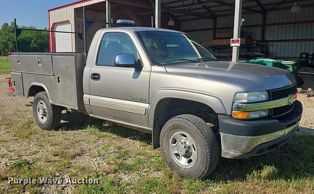 Image of Chevrolet 2500 equipment image 2