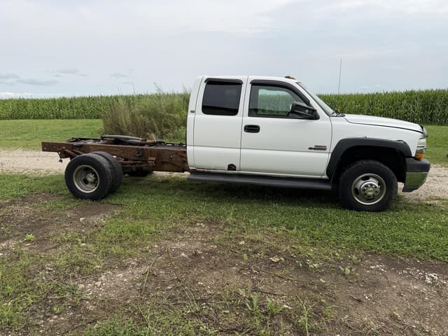 Image of Chevrolet 3500 equipment image 3