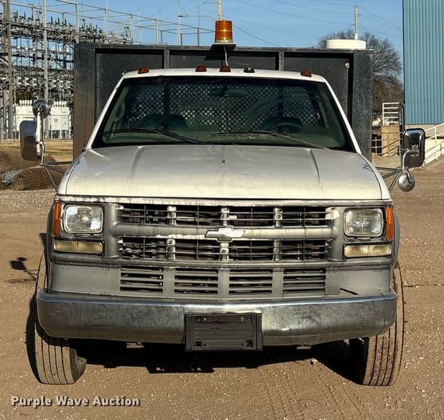 Image of Chevrolet 3500 equipment image 1