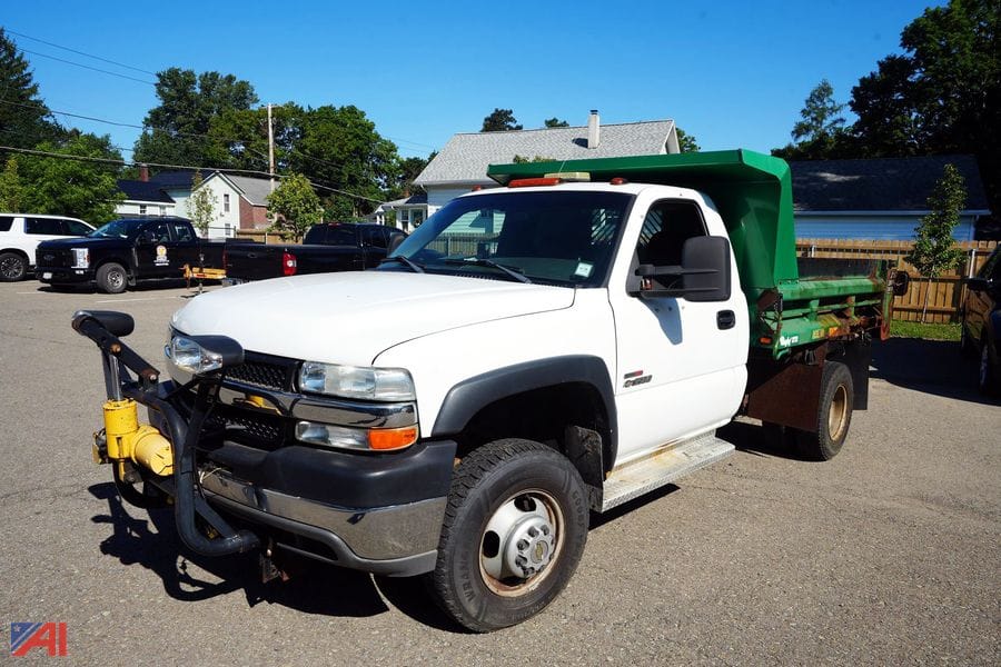 2002 Chevrolet 3500 Equipment Image0