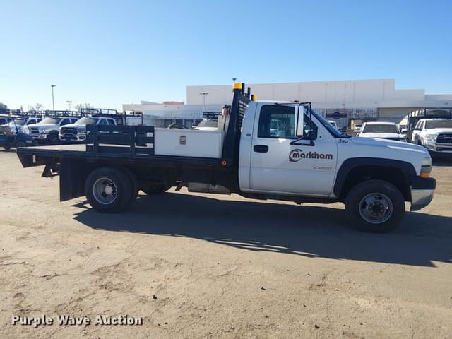 Image of Chevrolet 3500 equipment image 3