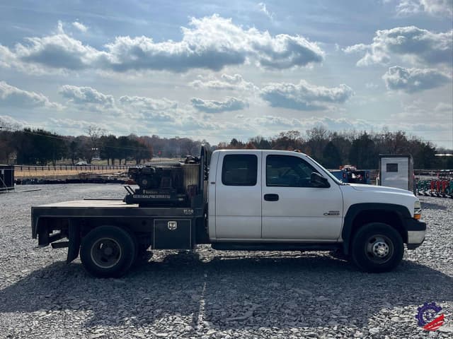 Image of Chevrolet 3500 equipment image 4