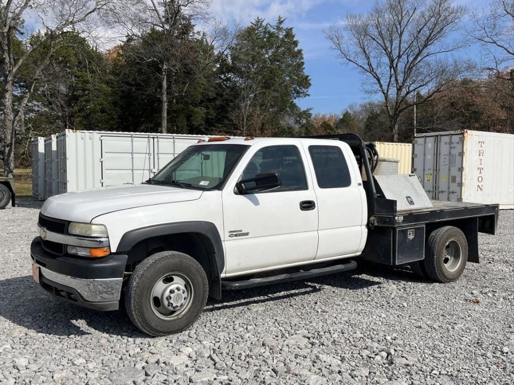 2002 Chevrolet 3500 Equipment Image0