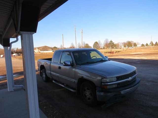 Image of Chevrolet Silverado equipment image 2