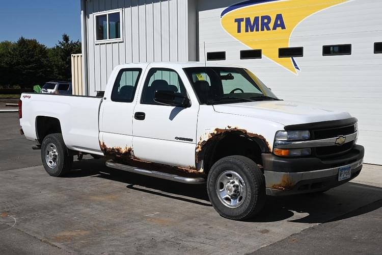 2002 Chevrolet Silverado Equipment Image0